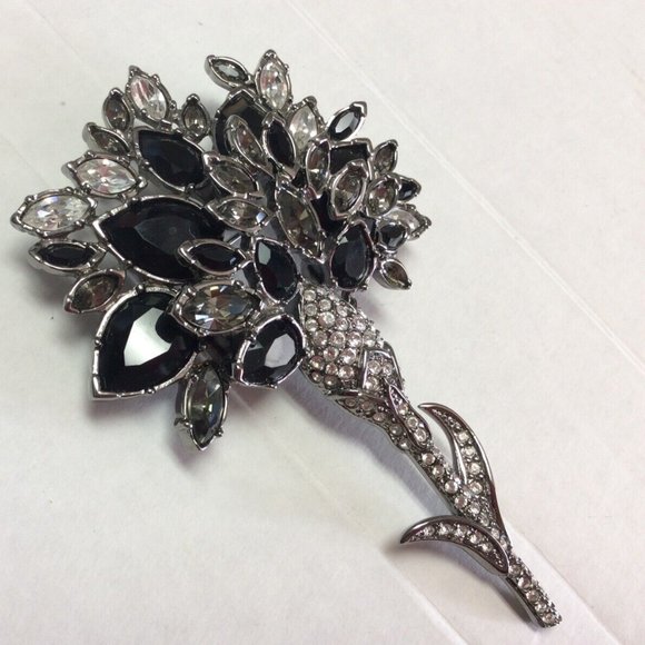 Swarovski Signed RARE Garden Collection Flower Brooch - Picture 1 of 3